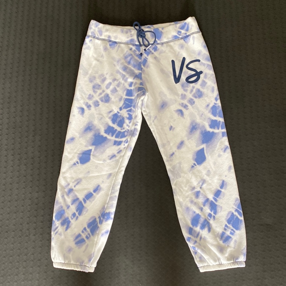 💙 Victoria’s Secret tie dye capri pants XS